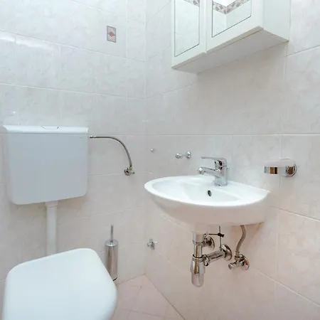 Luka Apartament *